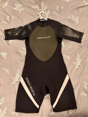 Body Glove Black and Grey Short Sleeve Wetsuit